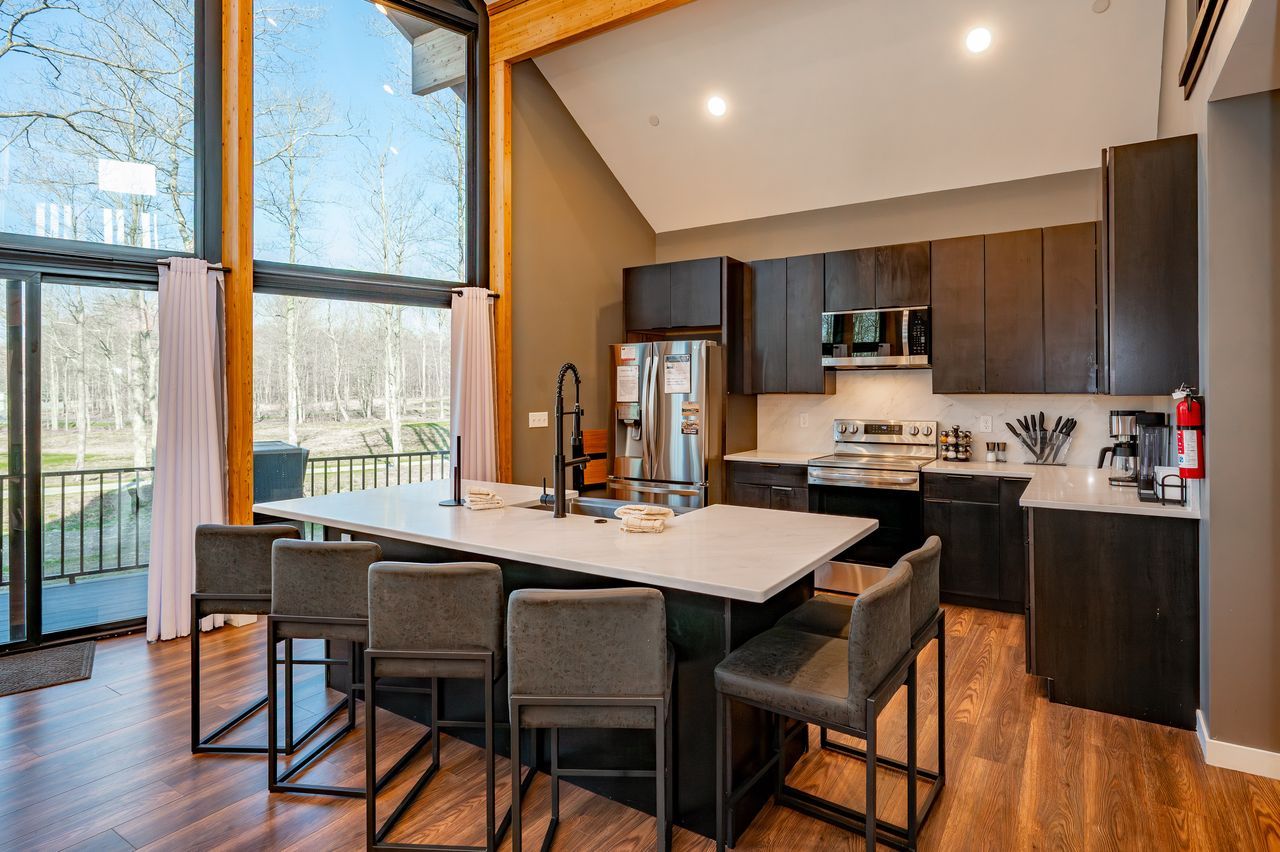 Gallatin — kitchen and island