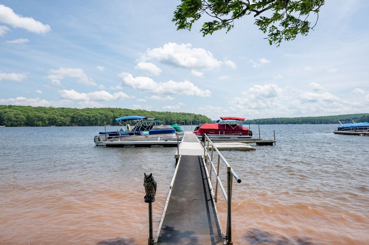 Herrington — dock and boats on the lake